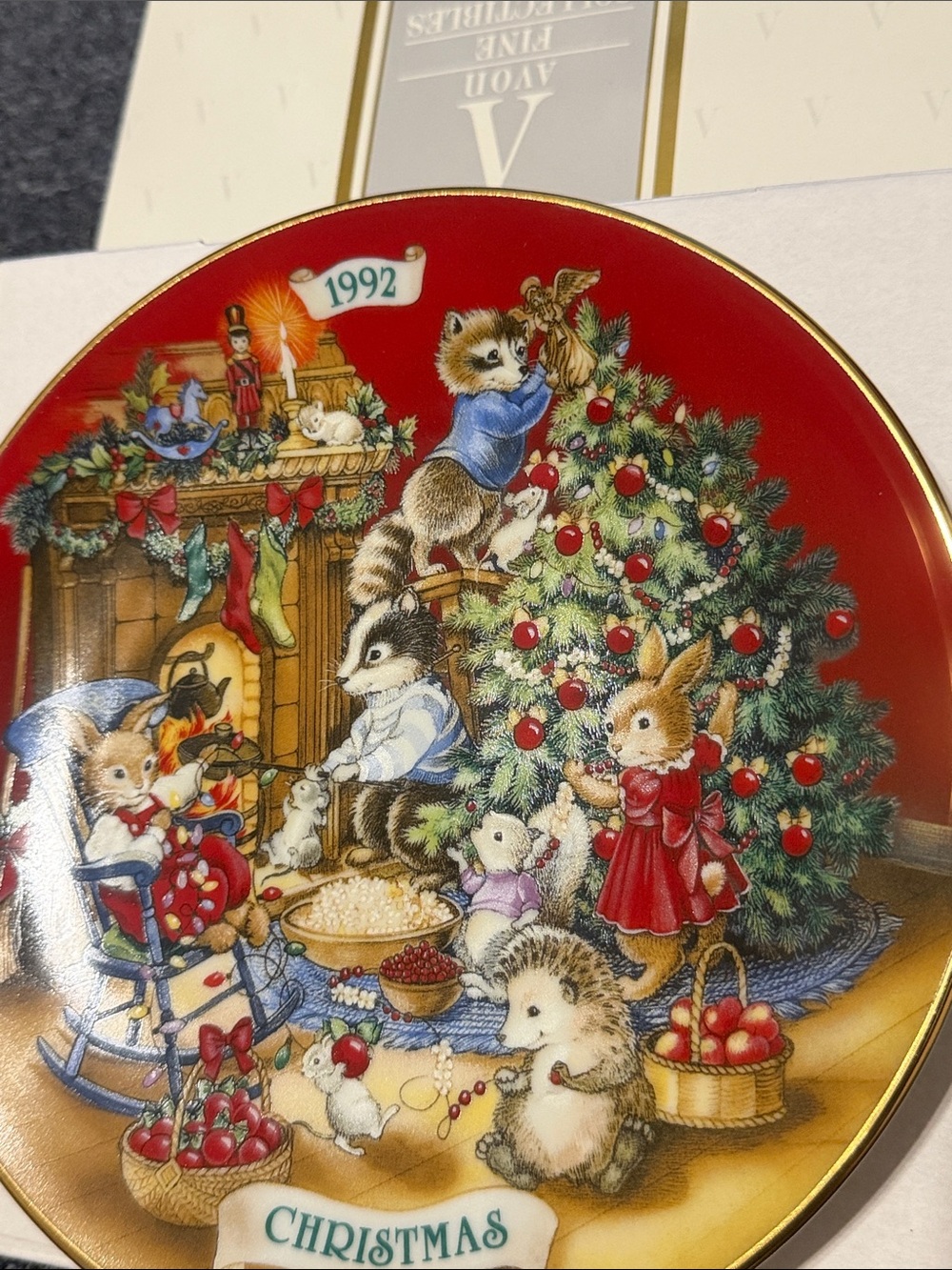 1992 Avon Christmas Holiday Decorative Plate – 22K gold rim